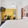 Guest room with double bed(s)
