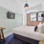 Guest room with queen bed(s)