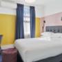 Guest room with double bed(s)