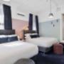 Guest room with double bed(s)