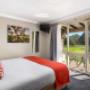 Spacious guest room