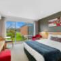 Guest room with queen bed(s)