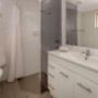 Guest room with queen bed(s)