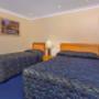 Guest room with queen bed(s)