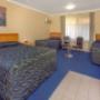 Guest room with queen bed(s)