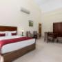 Well-equipped guest room