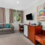 Guest room with sitting area