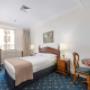 Guest room with queen bed(s)