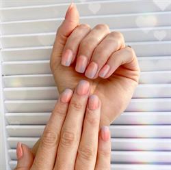 Pearly nails & cosmetic tattoo