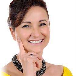 Dr Yvonne King