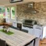 Love this outdoor kitchen.