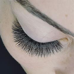 London Chic Lash and Brow Lounge