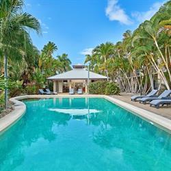 Trinity Beach Club Holiday Apartments