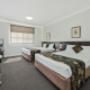 Guest room with queen bed(s)
