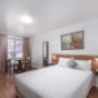 Guest room with queen bed(s)
