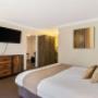 One-bedroom suite