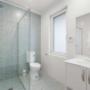 Deluxe Queen and Single Bathroom