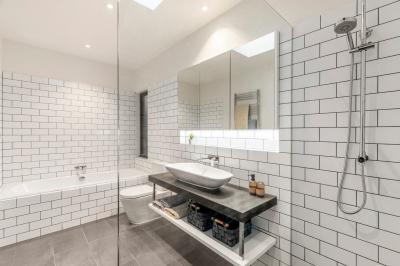 Bathroom-Tiling