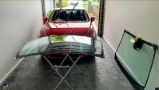 Auto glass repair service